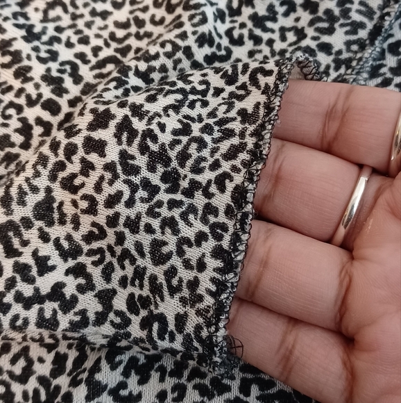 Athleta Breezy Scoop V-Neck Tee - Micro Cheetah Print Black/Taupe - Picture 13 of 13